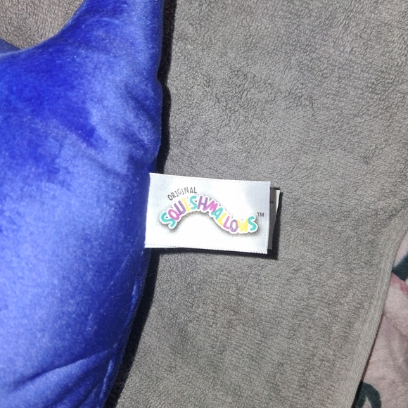 Squishmallows Scented Axolotl Tobey - Picture 3 of 3